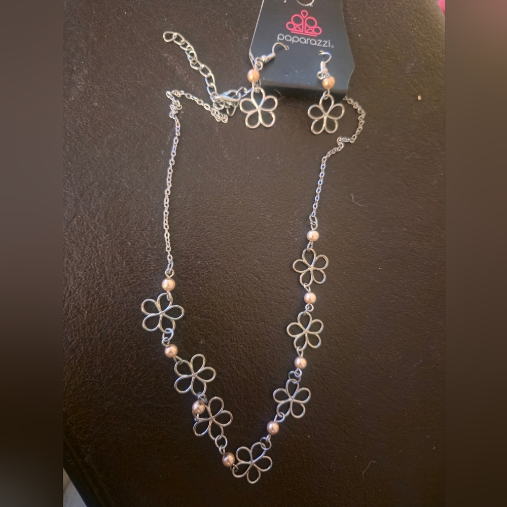 paparazzi Floral Link Necklace & Earrings Set